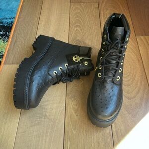 NWOB Timberland Women's Stone Street 6" Water-Resistant Platform Boots Size 8.5